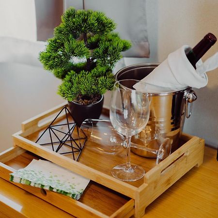 Hotel Bonsai Niemcza Esterno foto